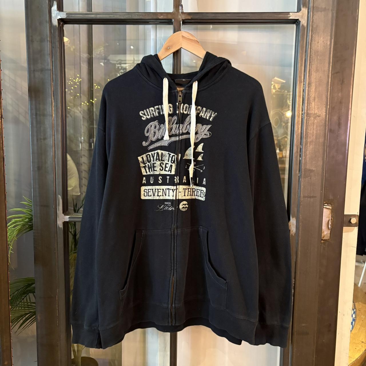 SWT586F-P - Vintage Retro Essential Navy Billabong Full Zip Up Sweatshirt Hoodie with big spellout embroidered patch logo #90s #skater #surfing #billabong #y2k