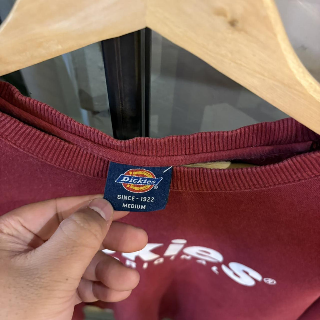 0225H77F - Vintage Retro Essential Burgundy Dickies Crewneck Jumper Sweatshirt with  embroidered patch logo and spellout chest print logo #90s #sportswear #skater #y2k #dickies