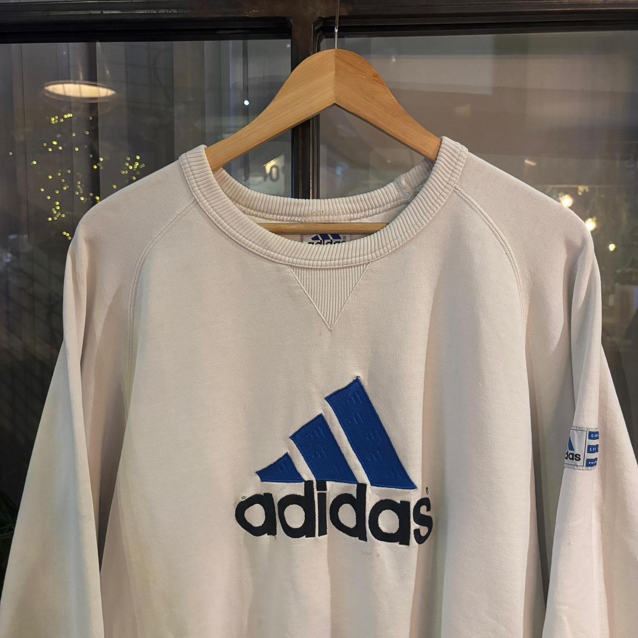 VIN030EF - Vintage Retro Essential White Adidas Raglan Jumper Sweatshirt with large centre embroidered logo #90s #sportswear #essential #y2k #adidas