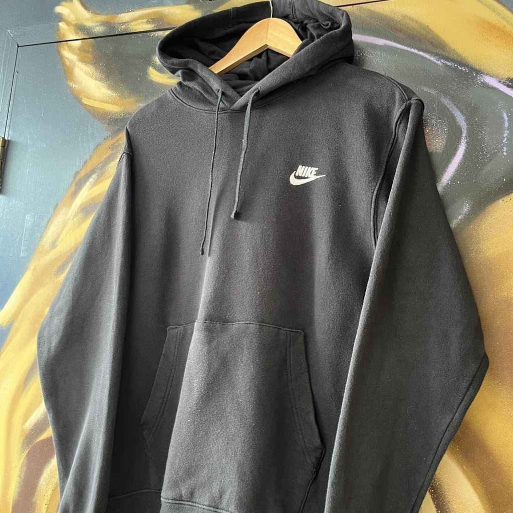 Nike Essential Small Embroidered Swoosh Hoodie