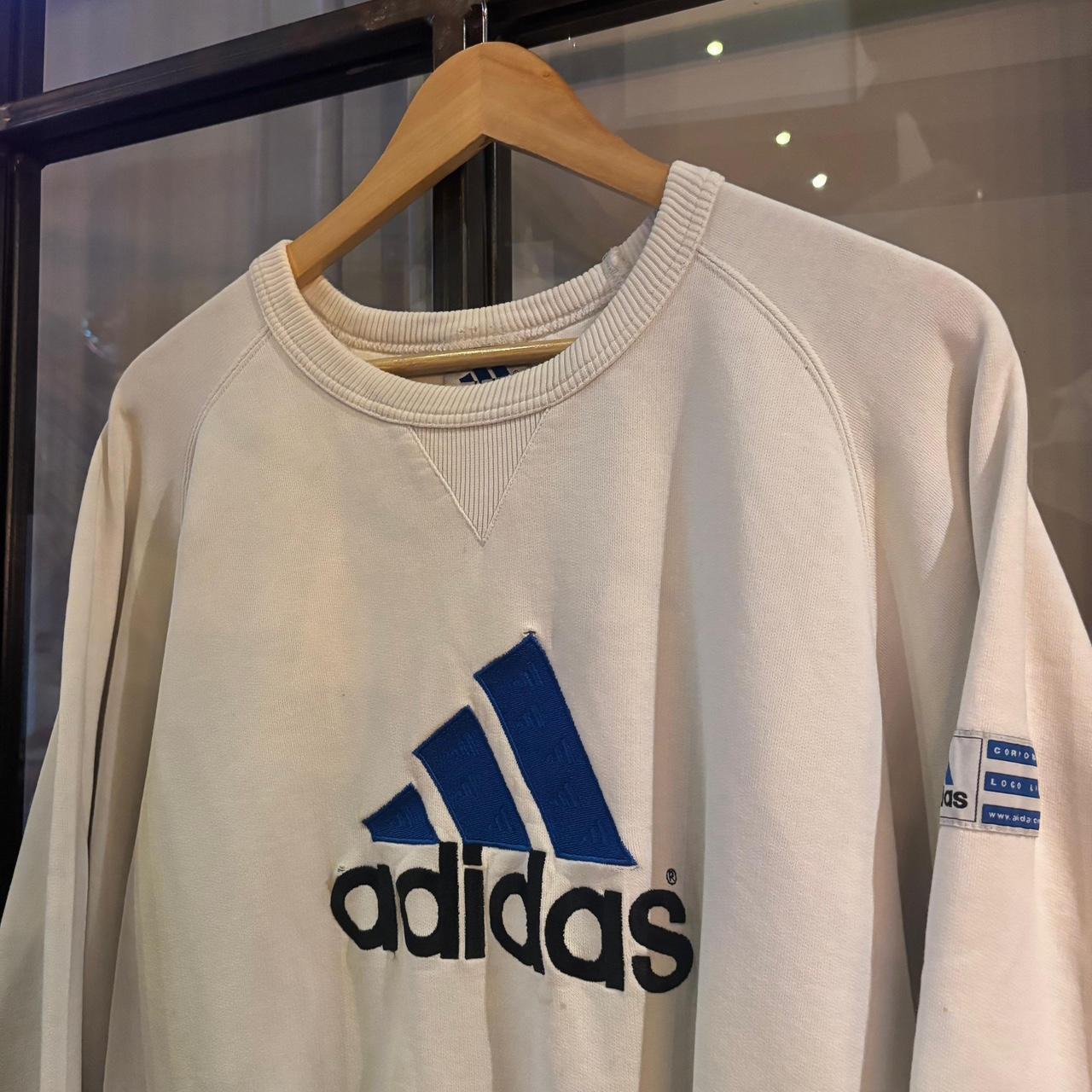 VIN030EF - Vintage Retro Essential White Adidas Raglan Jumper Sweatshirt with large centre embroidered logo #90s #sportswear #essential #y2k #adidas