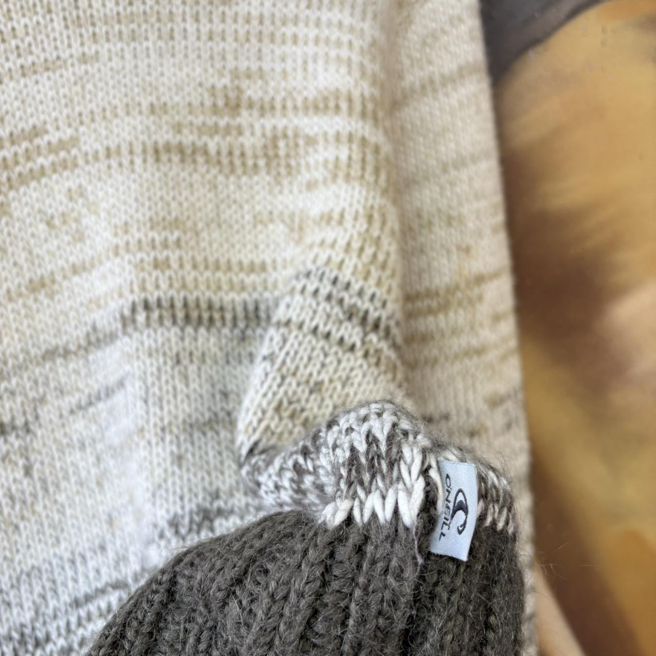 MES1102EH-U - Vintage Retro Essential Cream and Brown O'Neill surfer roll / mock neck sweatshirt crewneck knit Jumper #oneill #knitjumper #90s #surfer #skater