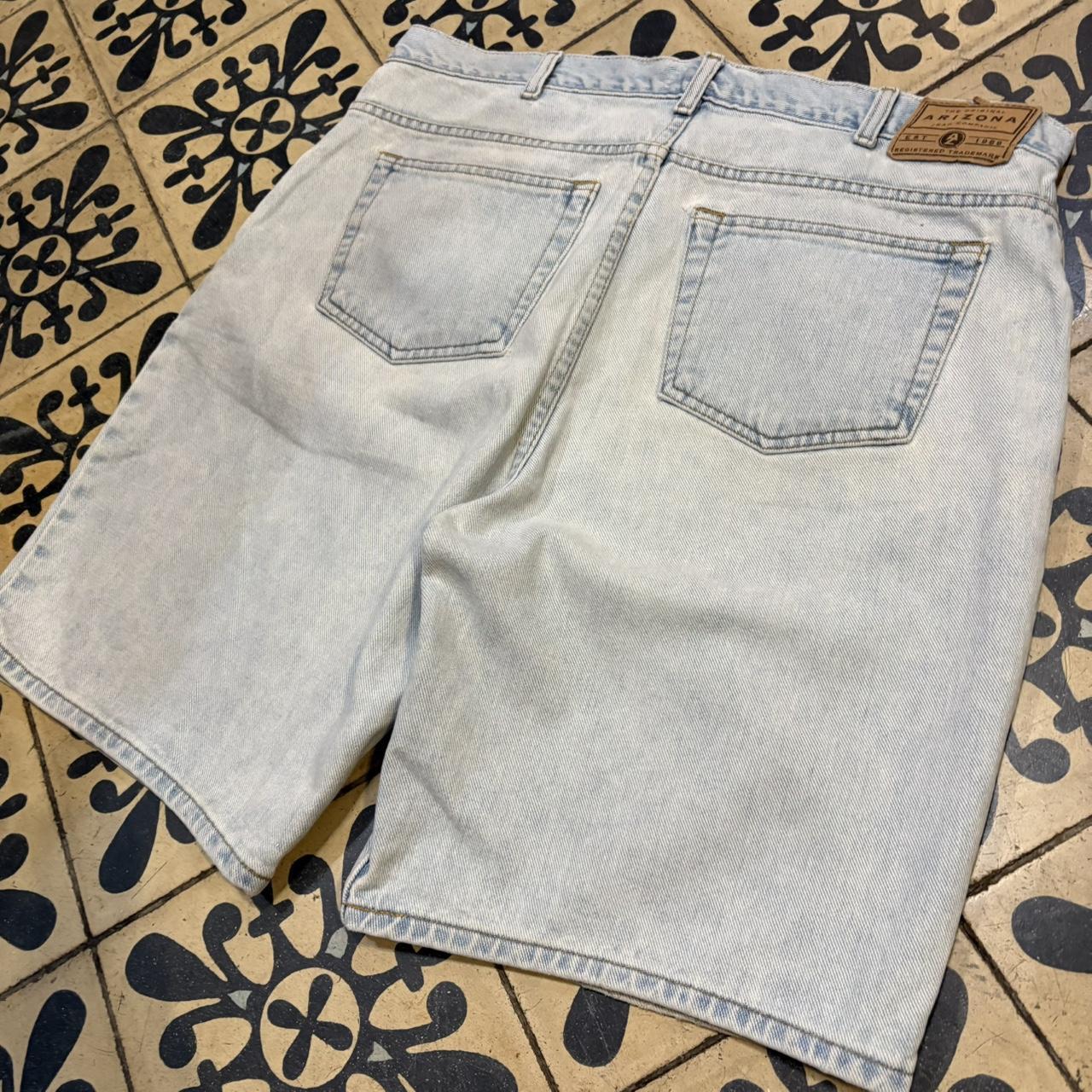 MA0503X-U - American Vintage Retro Essential Arizona Light Blue Wash Denim Relaxed Fit Shorts Jorts with detailed patch Logo hip hop baggy wide leg 90s 00s y2k grunge streetwear style workwear #hiphop #90s #jorts #skater #lightwash