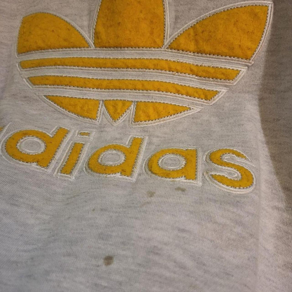 SWT122 - Vintage 90s light grey yellow essential Adidas originals trefoil felt big logo spell out sweatshirt crewneck jumper 90s era boxy & cropped fit