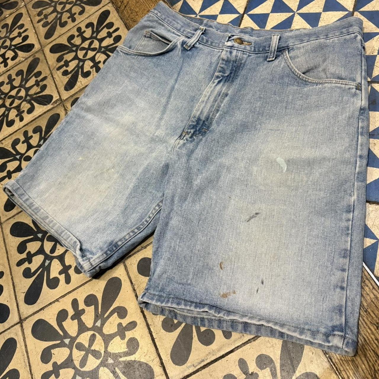 JRT105 - Vintage Retro Essential Wrangler Light Blue Wash Denim Shorts Jorts with detailed patch Logo carpenter workwear #hiphop #90s #jorts #skater #wrangler