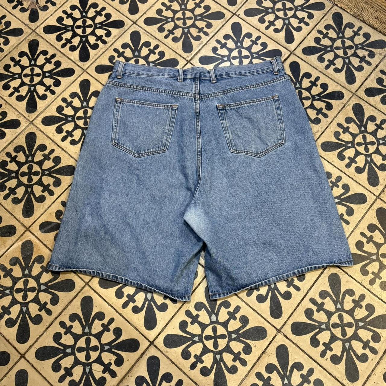 MA0503A-P - American Vintage Retro Essential Eddie Bauer Blue Wash Denim Shorts Jorts with detailed patch Logo hip hop baggy wide leg 90s 00s y2k grunge streetwear style workwear #hiphop #90s #jorts #skater #eddiebauer