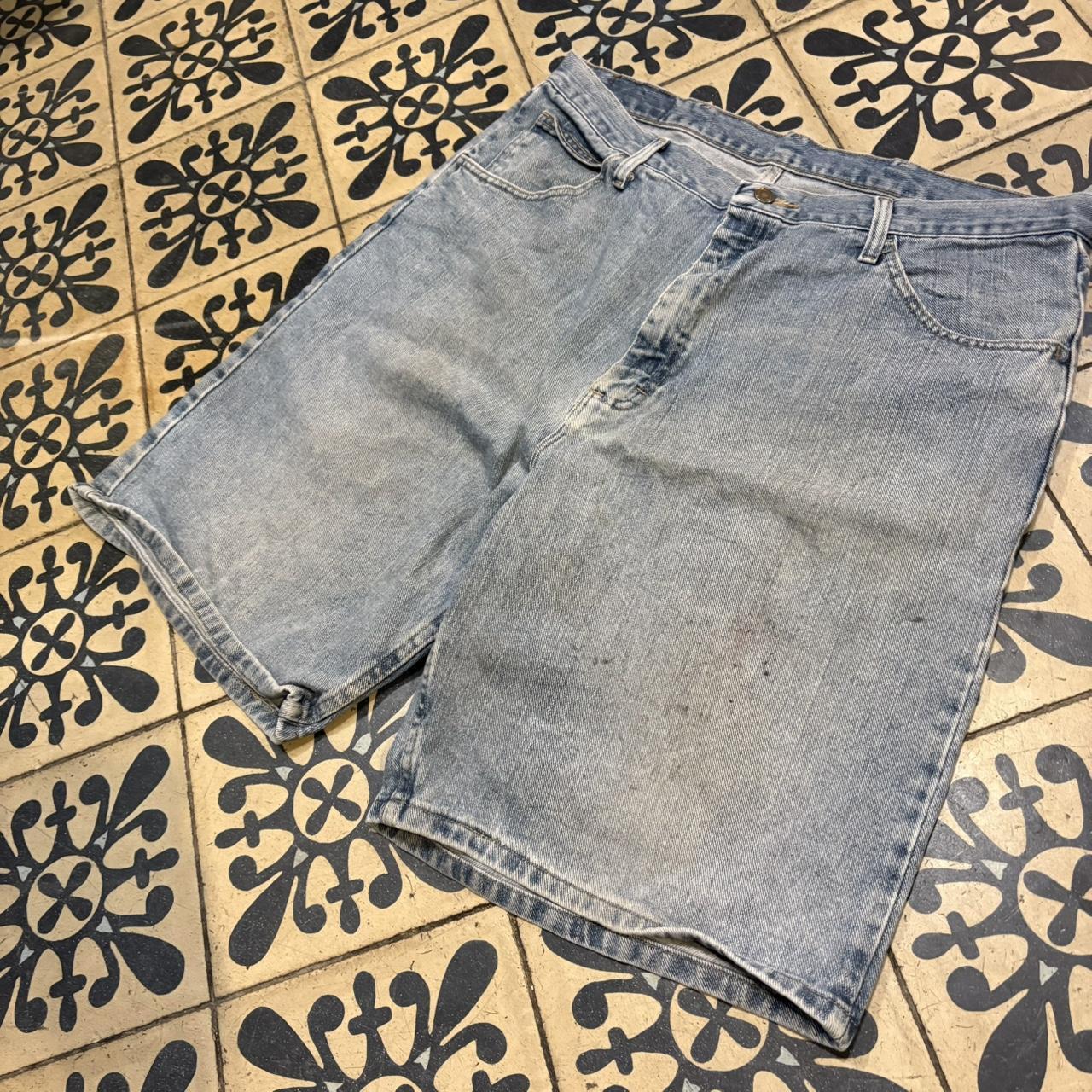 JRT143 - Vintage Retro Essential Wrangler Blue Wash Denim Shorts Jorts with detailed patch Logo carpenter workwear #hiphop #90s #jorts #skater #wrangler