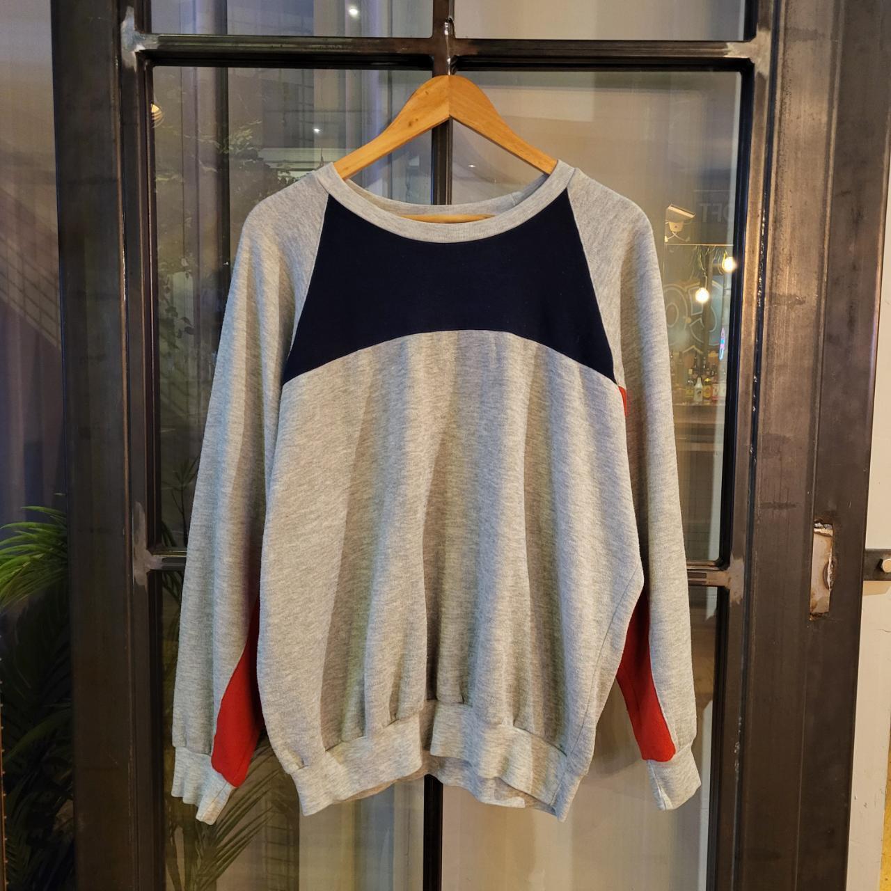 SWT265 - Vintage Retro Essential Adidas Grey Navy Red sweatshirt jumper crewneck 90s wide boxy fit #adidas #sportswear #wideboxy #boxy