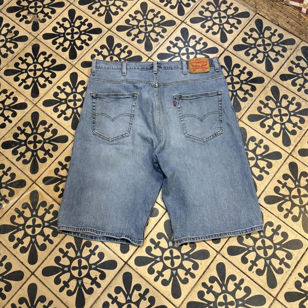 MA0503AB-P - American Vintage Retro Essential Levi’s 569 Blue Wash Denim Shorts Jorts with detailed patch Logo hip hop baggy wide leg 90s 00s y2k grunge streetwear style workwear #hiphop #90s #jorts #skater #levis