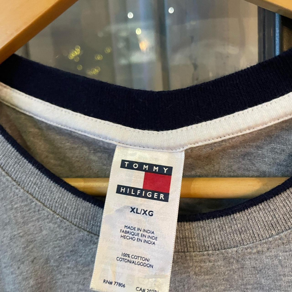 0225D45P - Vintage Retro Essential Grey Tommy Hilfiger Plain Top Tee T-shirt #90s #tommy #top #essential #basic