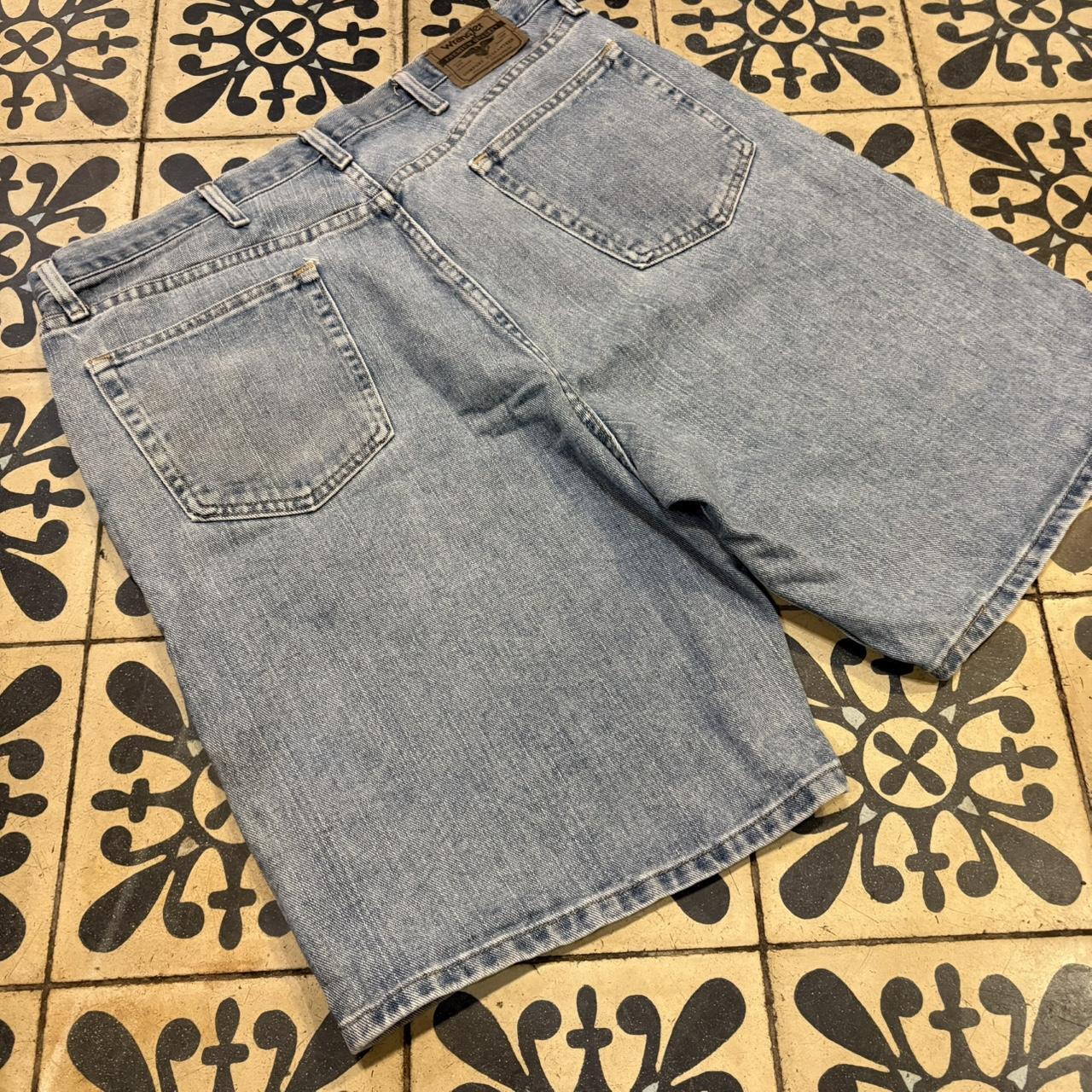 JRT143 - Vintage Retro Essential Wrangler Blue Wash Denim Shorts Jorts with detailed patch Logo carpenter workwear #hiphop #90s #jorts #skater #wrangler