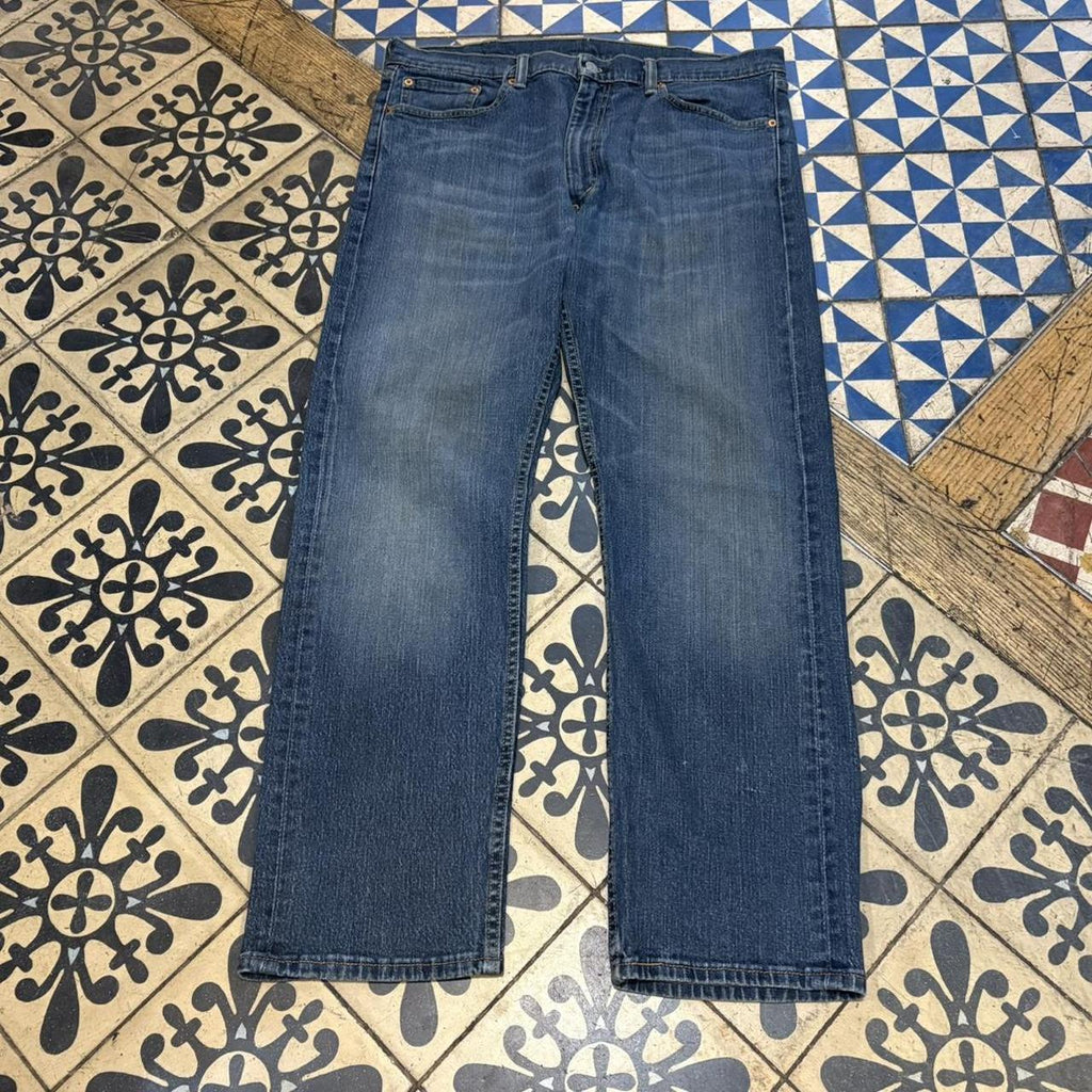 TRW520P - Vintage retro essential Levi’s Mid Blue Wash Denim Jeans Trousers pants #denim #straightleg #levis #jeans