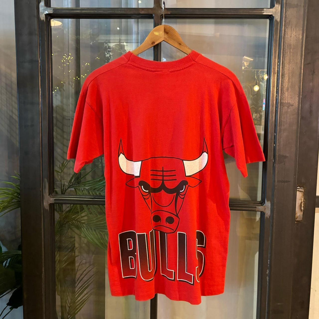 BR1803C-P - Vintage Retro Essential Red NBA Chicago Bulls single stitch Graphic Print Top Tee T-shirt #90s #singlestitch #nba #basketball #chicagobulls