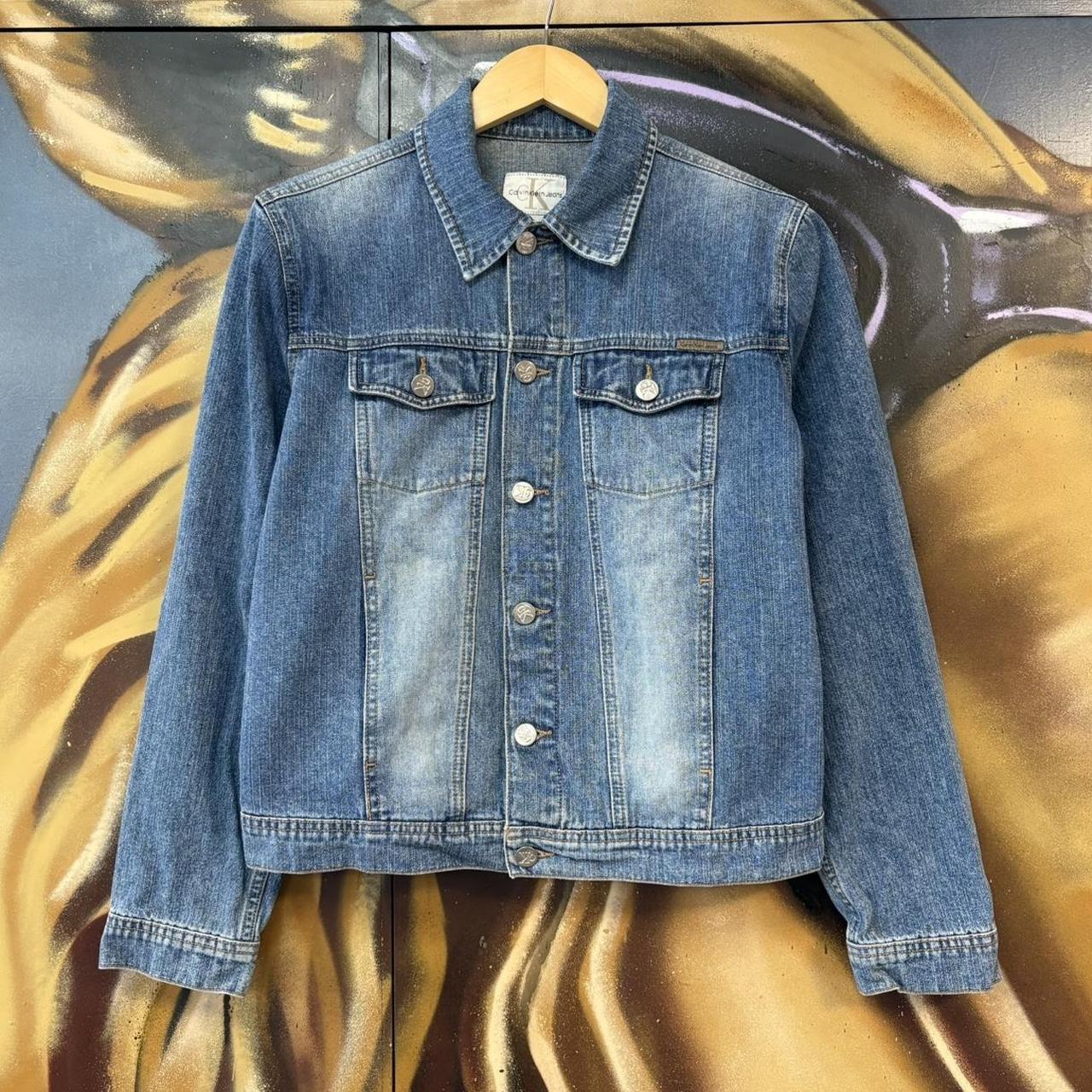 BR2401EV-U - Vintage Retro Essential Calvin Klein Blue Denim Wash Button Up Trucker Jacket #workwear #designer #truckerjacket #denim #calvinklein