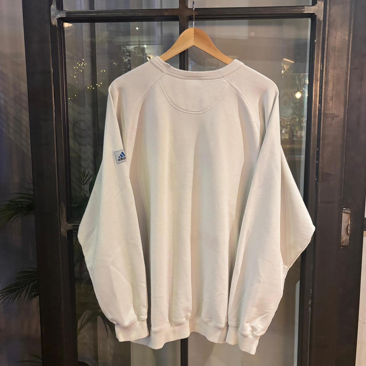 VIN030EF - Vintage Retro Essential White Adidas Raglan Jumper Sweatshirt with large centre embroidered logo #90s #sportswear #essential #y2k #adidas
