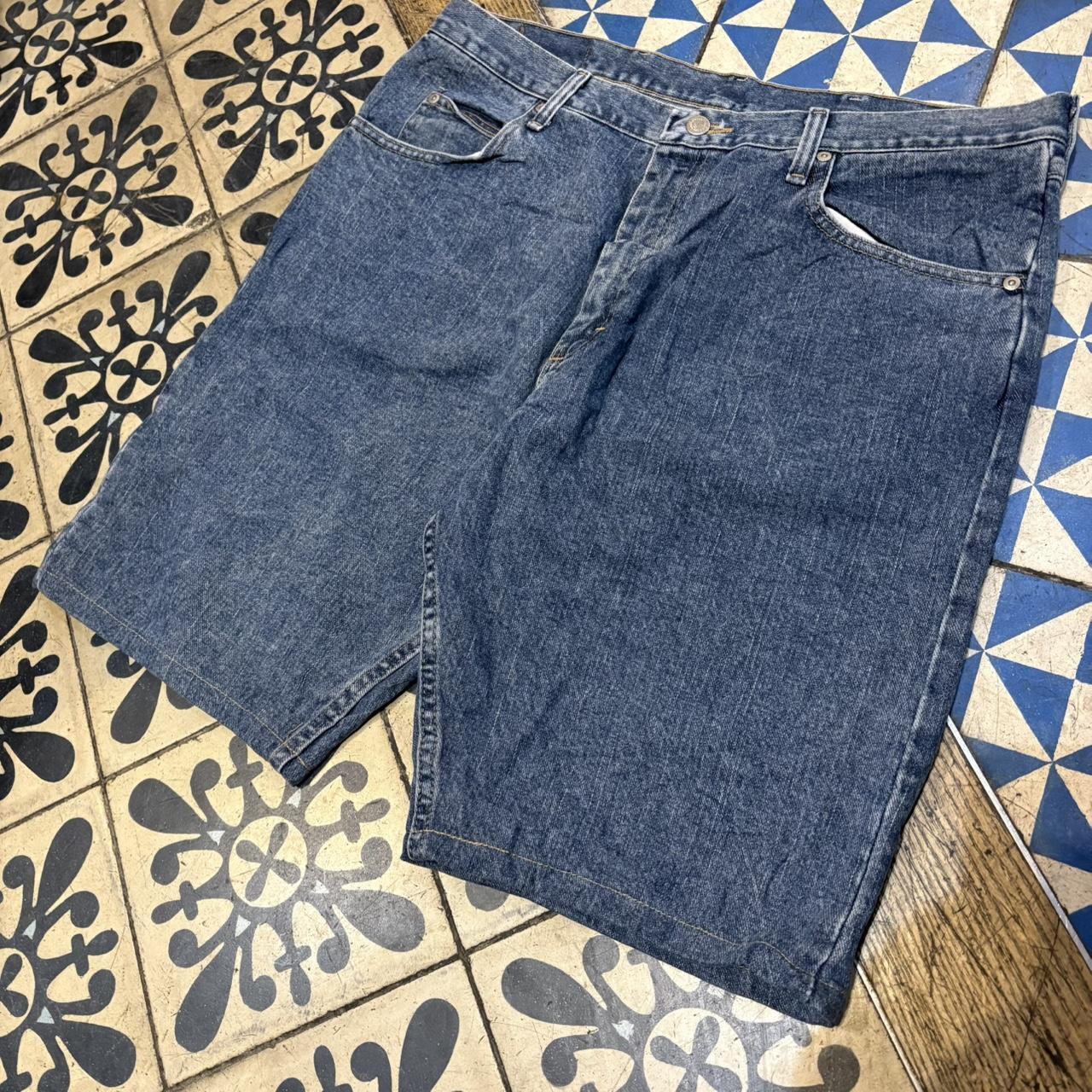 JRT129 - Vintage Retro Essential Wrangler Mid Blue Wash Denim Shorts Jorts with detailed patch Logo carpenter workwear #hiphop #90s #jorts #skater #wrangler
