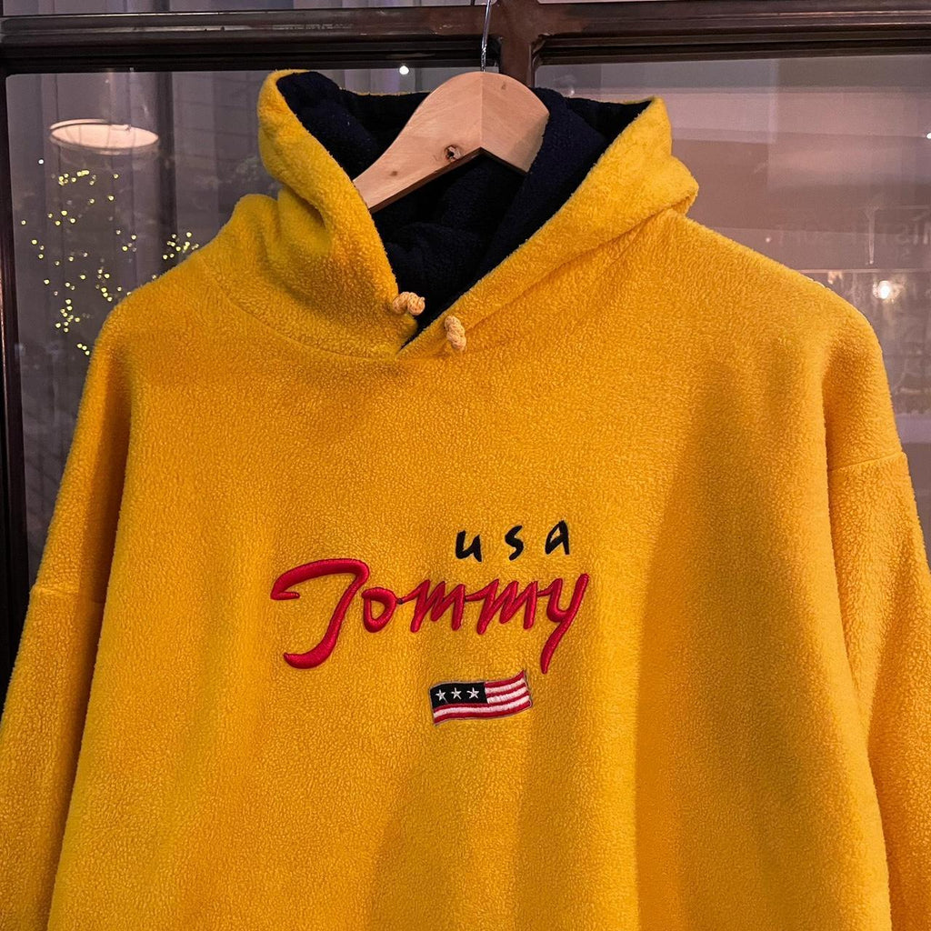 SWT451BR - Vintage Retro Essential Yellow Tommy Hilfiger USA Sweatshirt Hoodie with big spellout embroidered logo #usa #tommy #preppy #90s #y2k