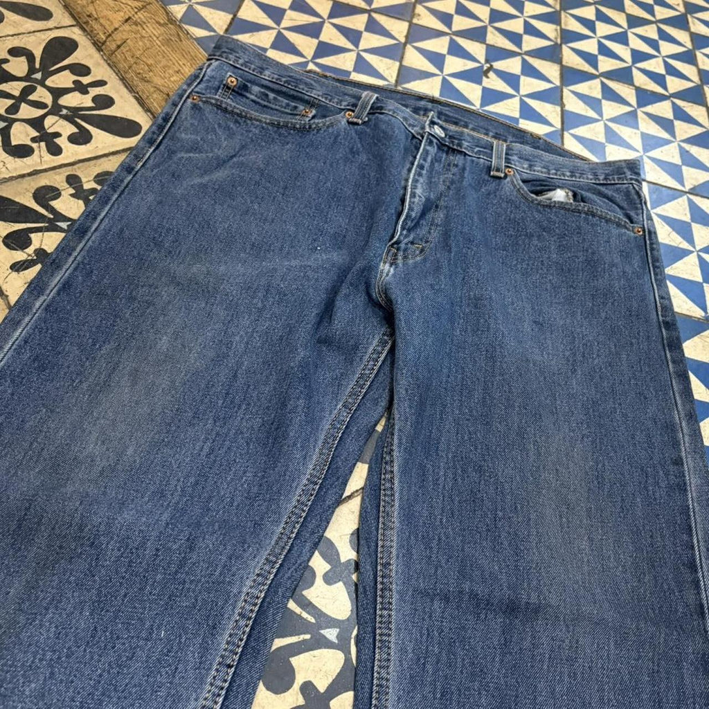 TRW530P - Vintage retro essential Levi’s 505 Blue Wash Denim Jeans Trousers pants #denim #straightleg #levis #levis505 #jeans