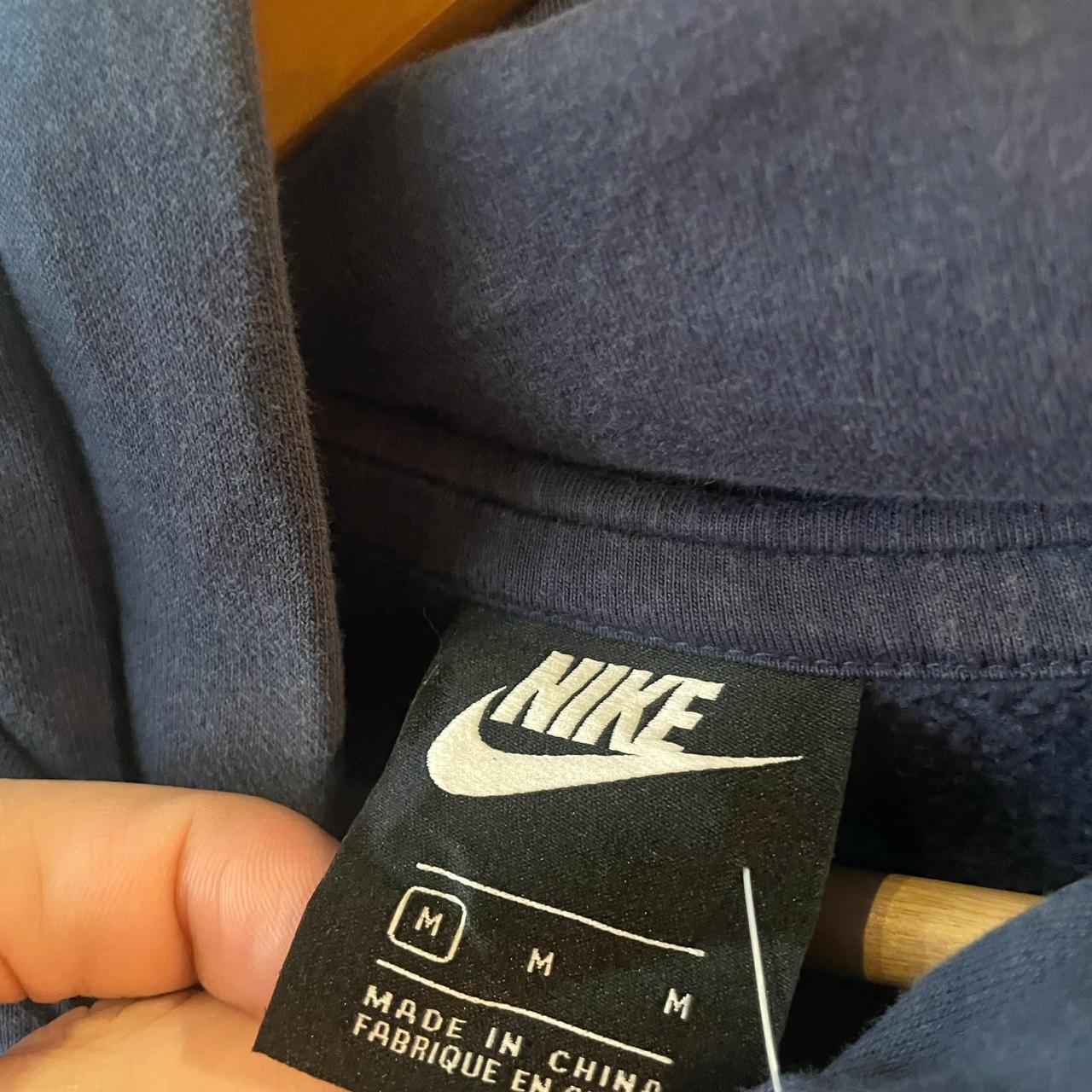 0325I05P - Vintage Retro Essential Navy Nike Sweatshirt Hoodie with swoosh embroidered logo #90s #sportswear #essential #nike #y2k