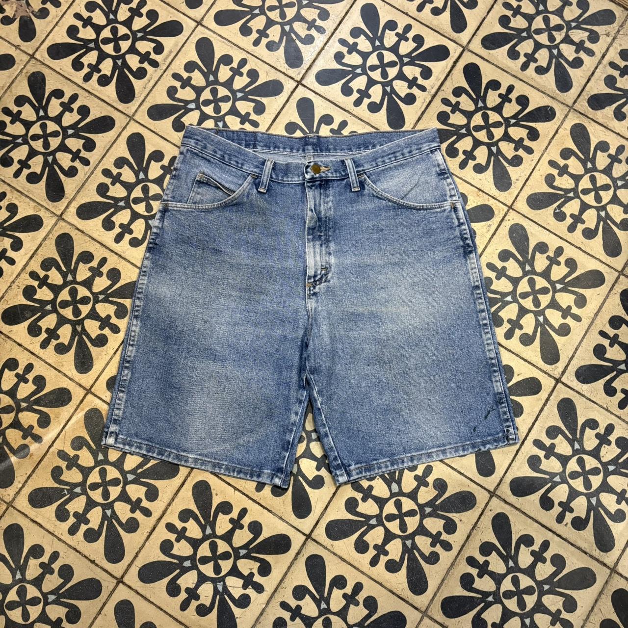 JRT139 - Vintage Retro Essential Wrangler Blue Wash Denim Shorts Jorts with detailed patch Logo carpenter workwear #hiphop #90s #jorts #skater #wrangler
