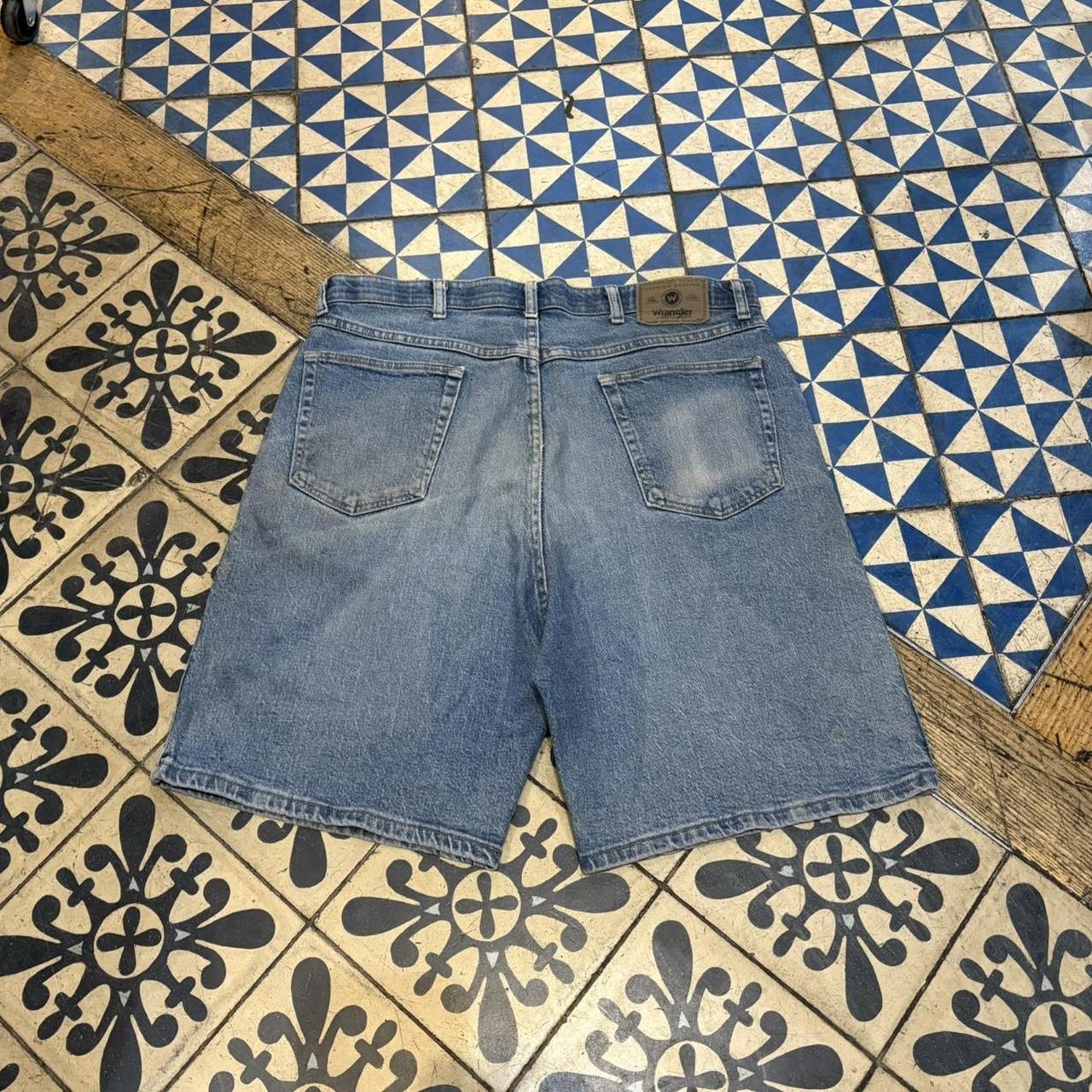 JRT120 - Vintage Retro Essential Wrangler Blue Wash Denim Shorts Jorts with detailed patch Logo carpenter workwear #hiphop #90s #jorts #skater #wrangler