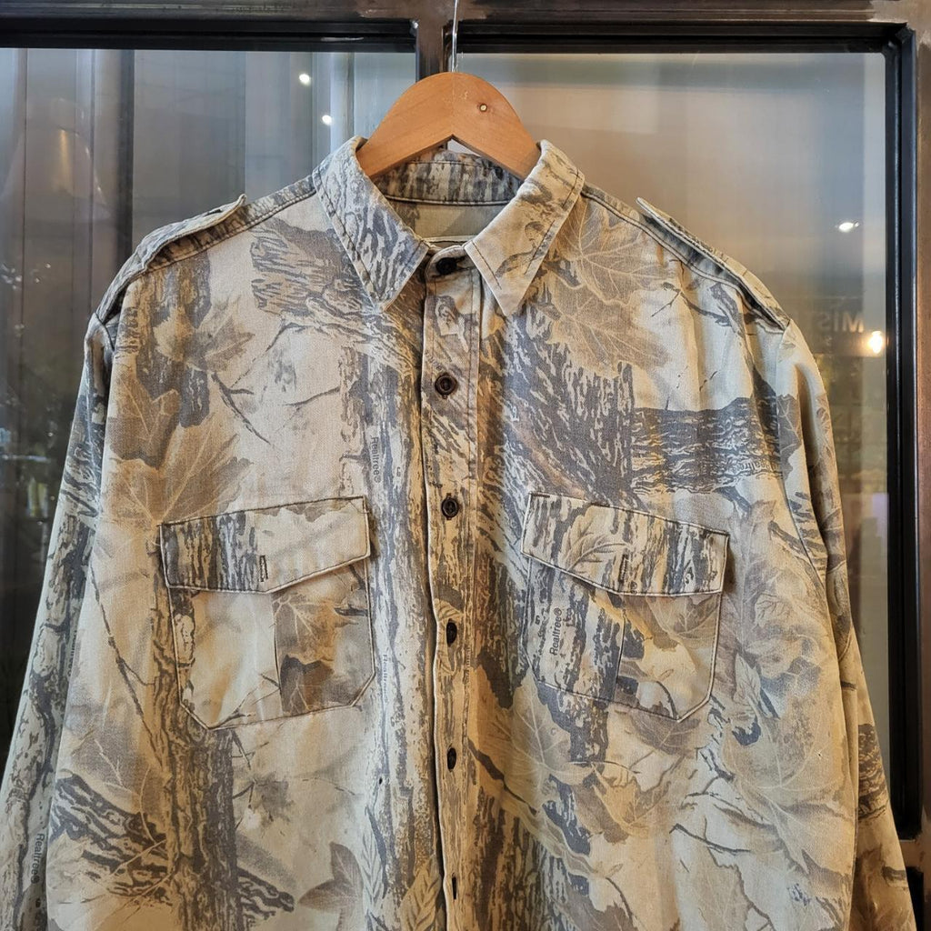 RTS019 - Vintage Retro essential adult mens RealTree Camouflage Khaki Green Brown Field Hunting graphic print Button Up Collared Longsleeve Shirt Wide Boxy Fit 90s y2k style