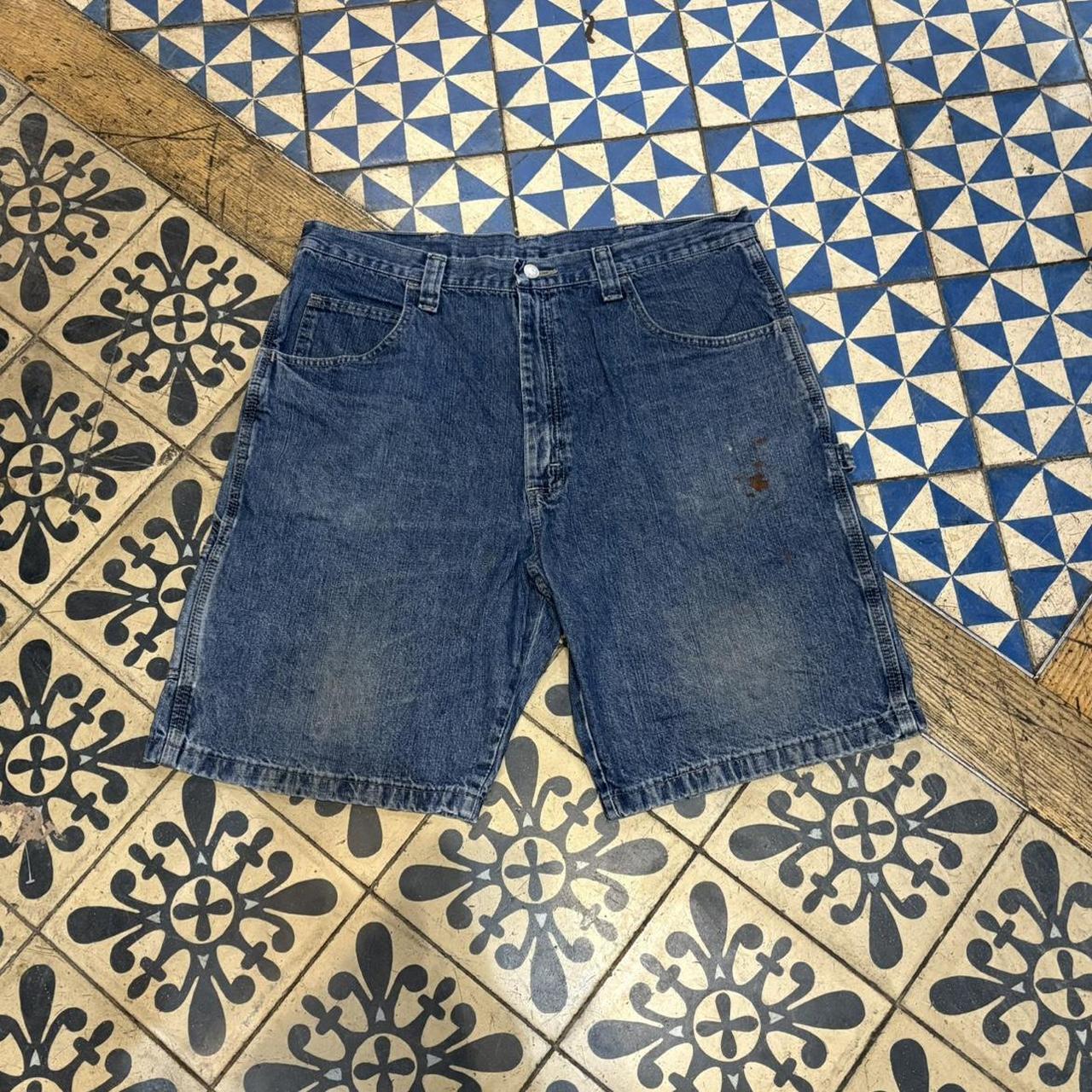JRT102 - Vintage Retro Essential Wrangler Mid Blue Wash Denim Shorts Jorts with detailed patch Logo carpenter workwear #hiphop #90s #jorts #skater #wrangler