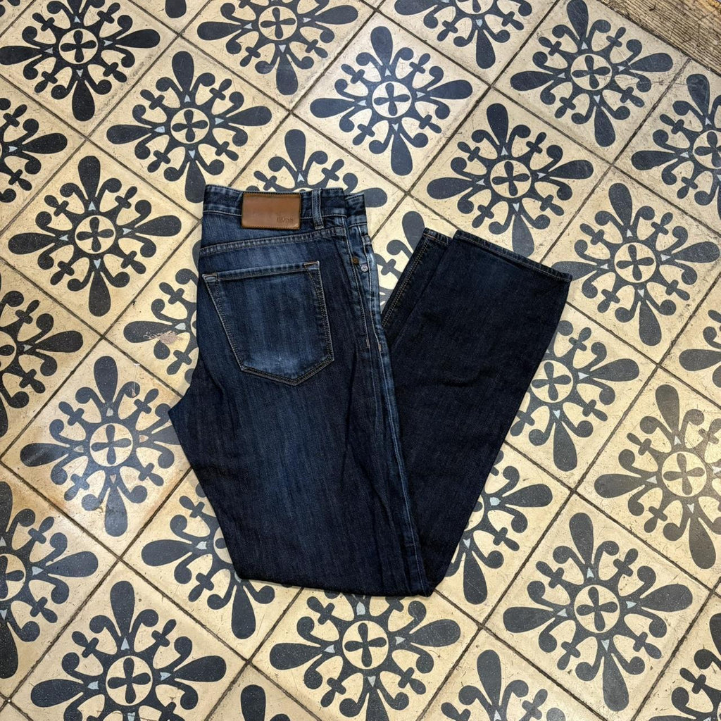 TRW425BR - Vintage retro essential Hugo Boss Blue Wash Slim Fit Denim Jeans Trousers pants #denim #hugoboss #designner #denimjeans #y2k