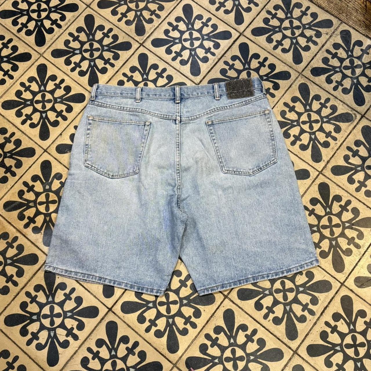 JRT122 - Vintage Retro Essential Wrangler Light Blue Wash Denim Shorts Jorts with detailed patch Logo workwear #hiphop #90s #jorts #skater #wrangler