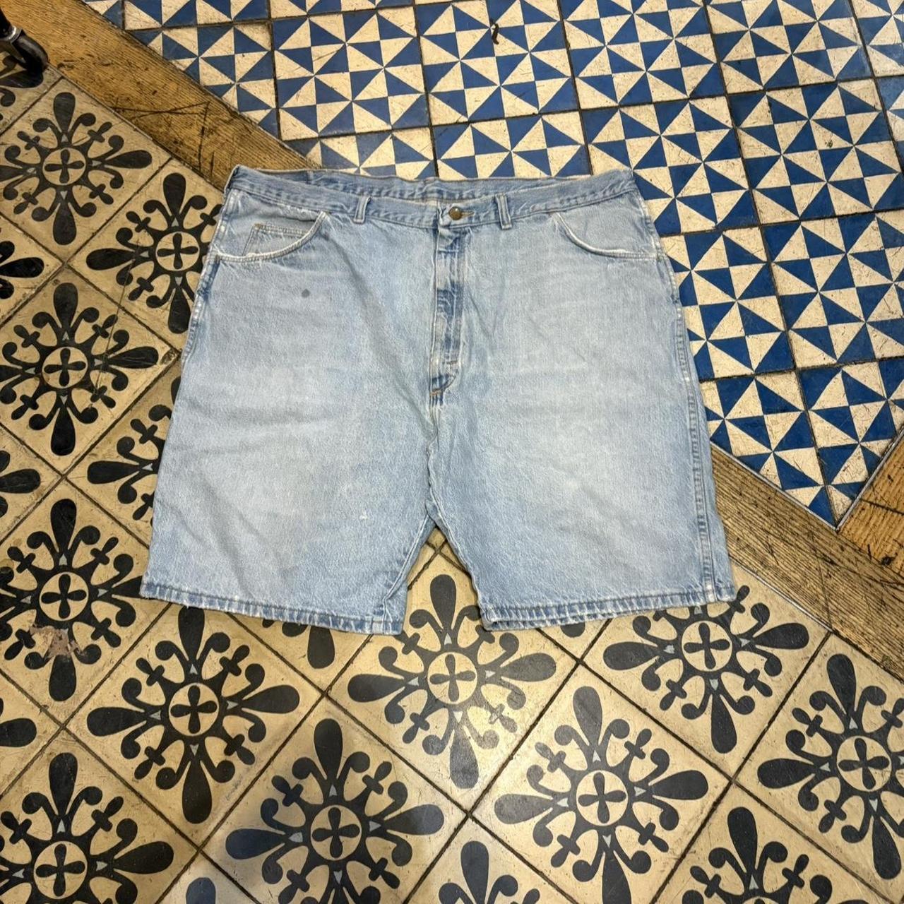 JRT109 - Vintage Retro Essential Wrangler Light Blue Wash Denim Shorts Jorts with detailed patch Logo carpenter workwear #hiphop #90s #jorts #skater #wrangler