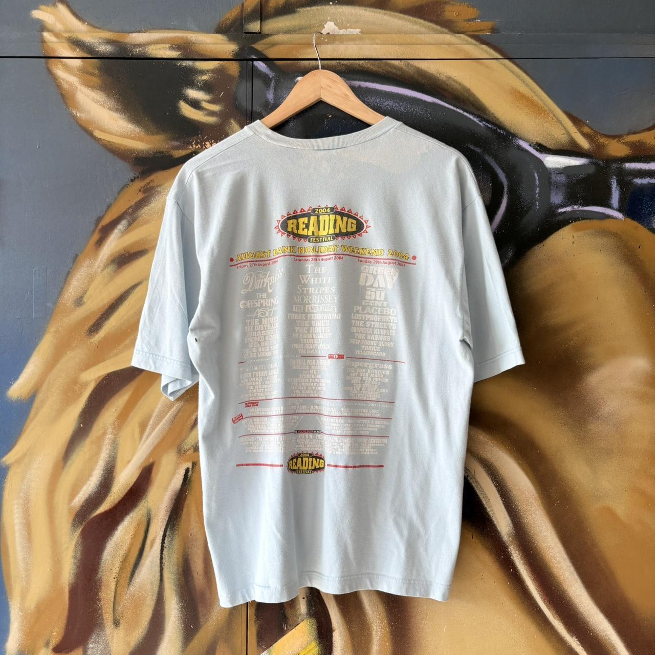 VIN1303M-U - Vintage Retro Essential Reading 2004 Music Concert Festival The Darkness, The White Stripes, Green Day, 50 Cent, Franz Ferdinand, The Streets, Baby Blue Graphic Print Top Tee T-shirt #y2k #50cent #greenday #thestreets