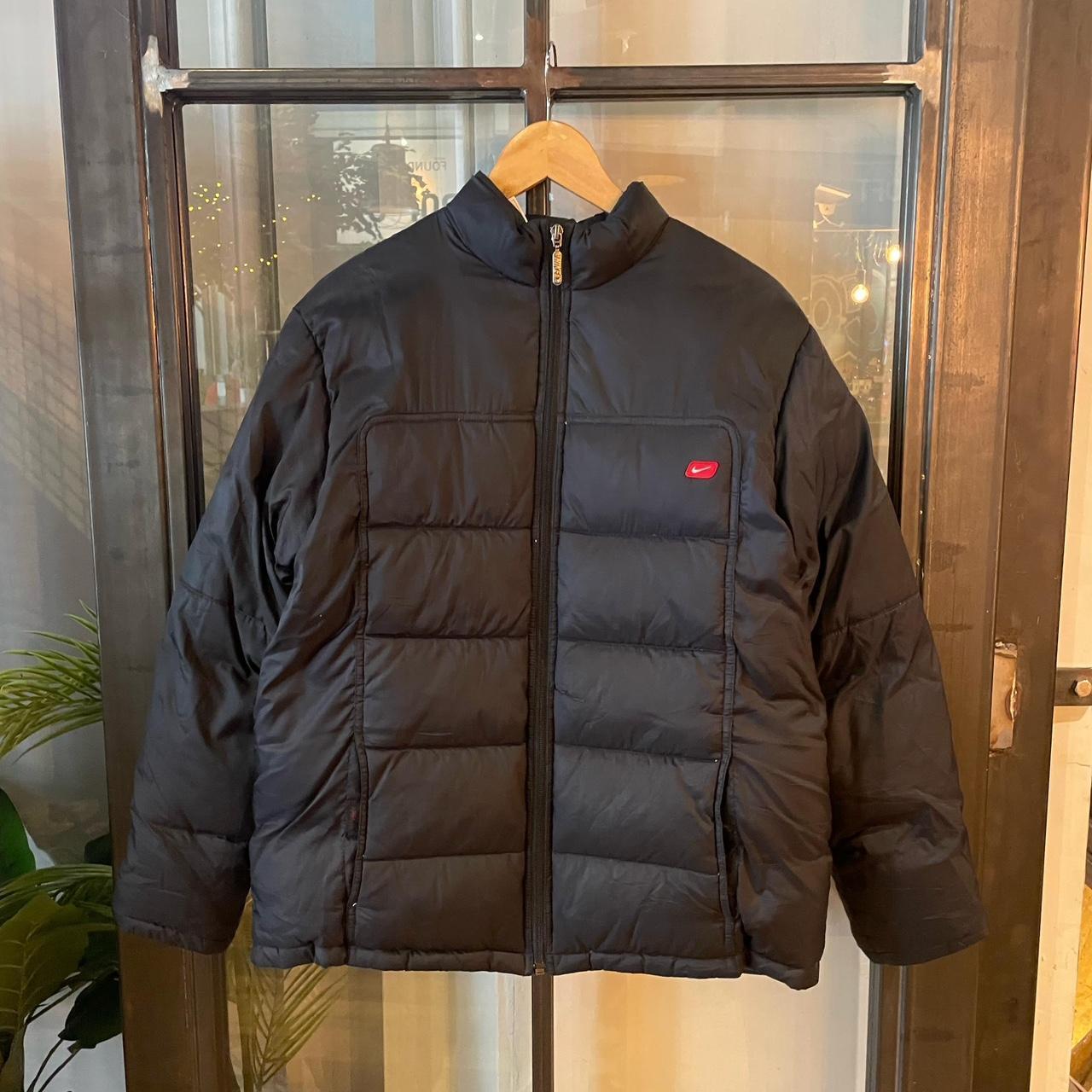 IC0204BR - Vintage Retro Essential Black Nike down puffer padded full zip jacket coat #gorpcore #sportswear #y2k #outdoor #nike