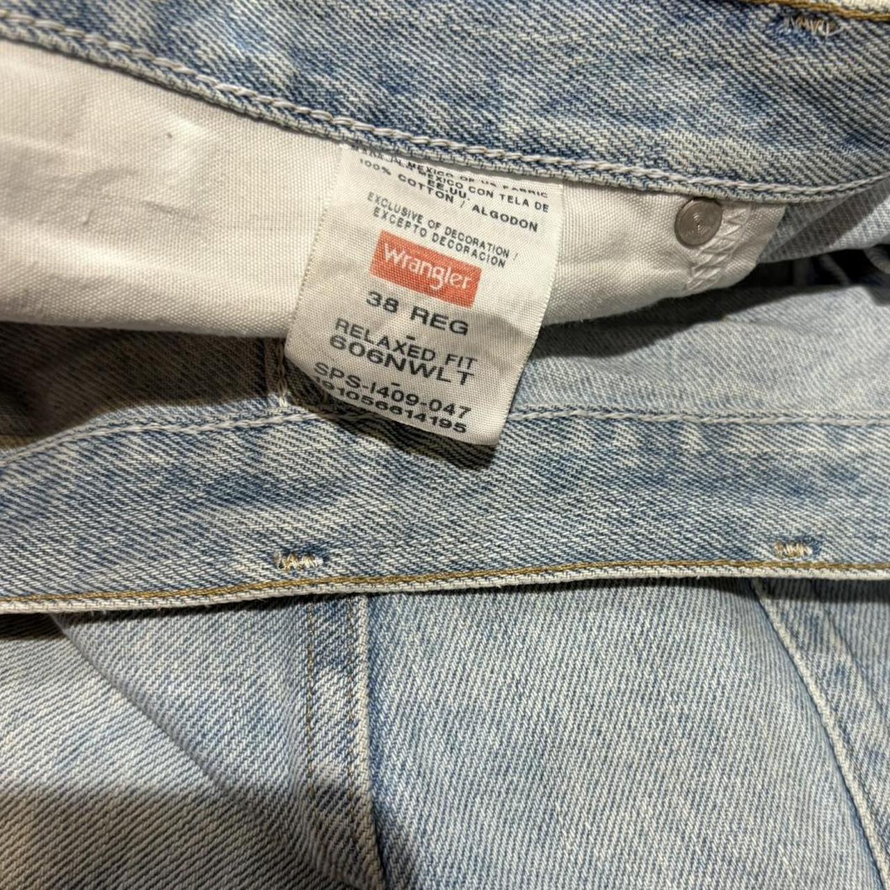 JRT110 - Vintage Retro Essential Wrangler Light Blue Wash Denim Shorts Jorts with detailed patch Logo carpenter workwear #hiphop #90s #jorts #skater #wrangler