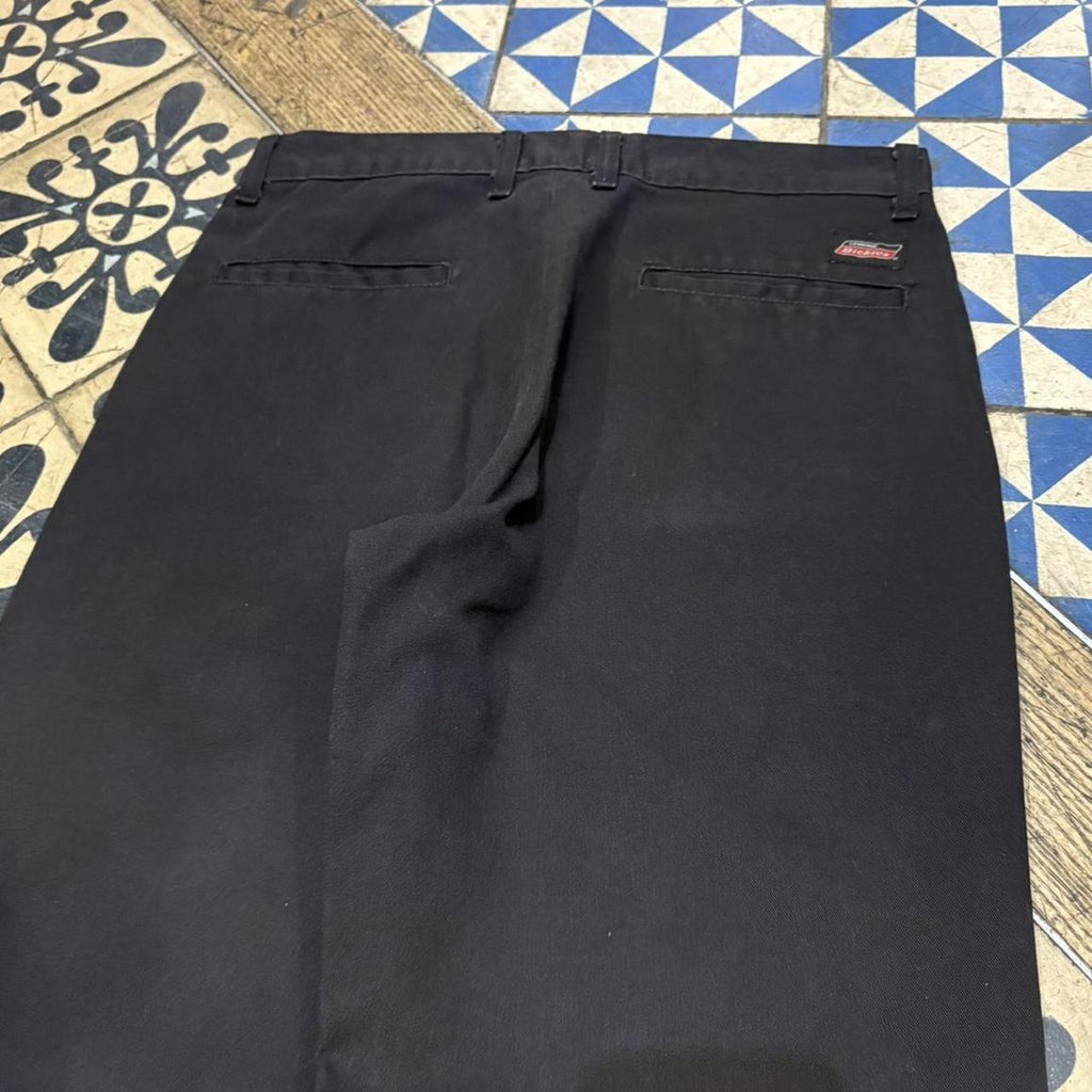 BR1011DO-F - Vintage retro essential Black Dickies Straight Leg Trousers pants casual workwear #skater #utility #workwear #straightleg #dickies