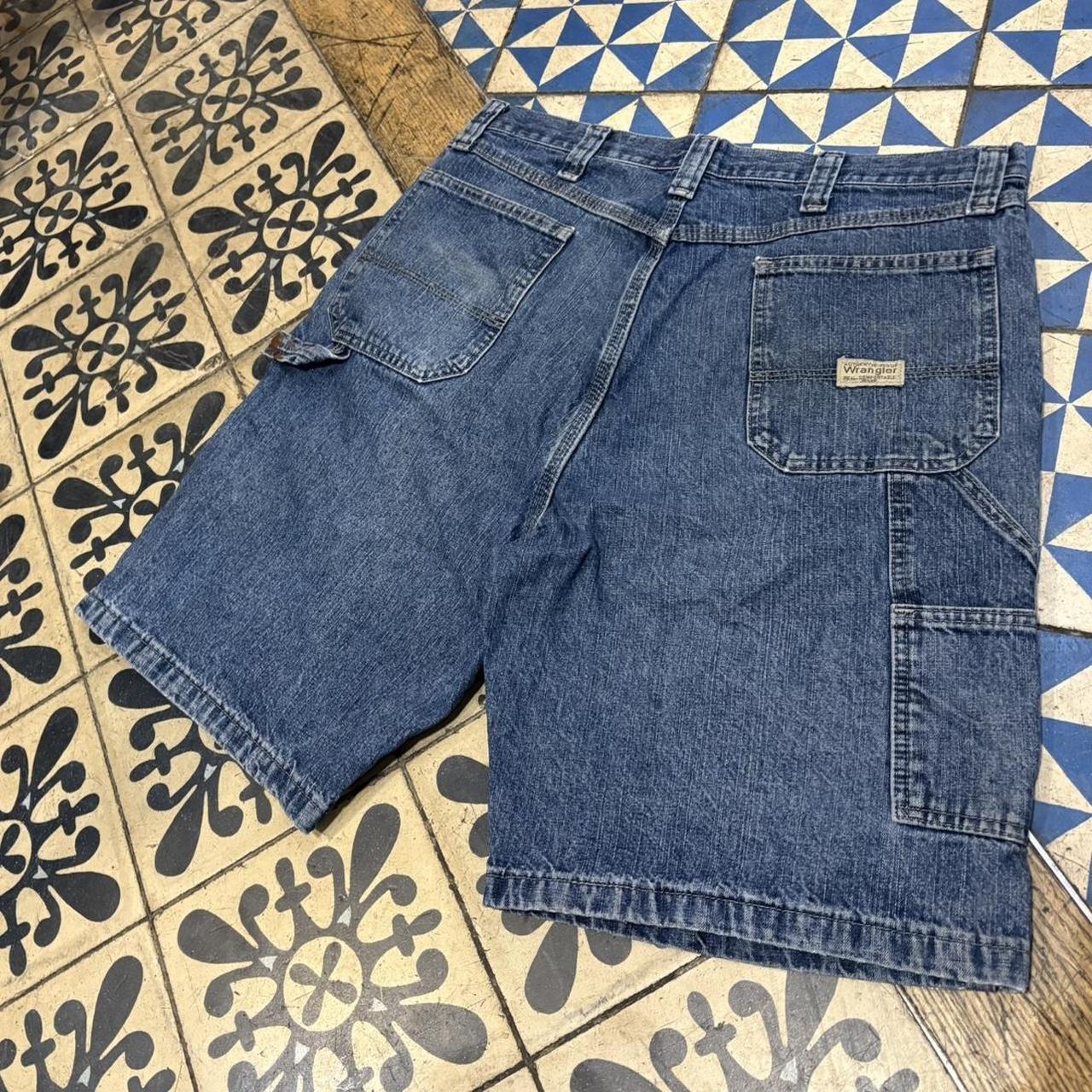 JRT102 - Vintage Retro Essential Wrangler Mid Blue Wash Denim Shorts Jorts with detailed patch Logo carpenter workwear #hiphop #90s #jorts #skater #wrangler