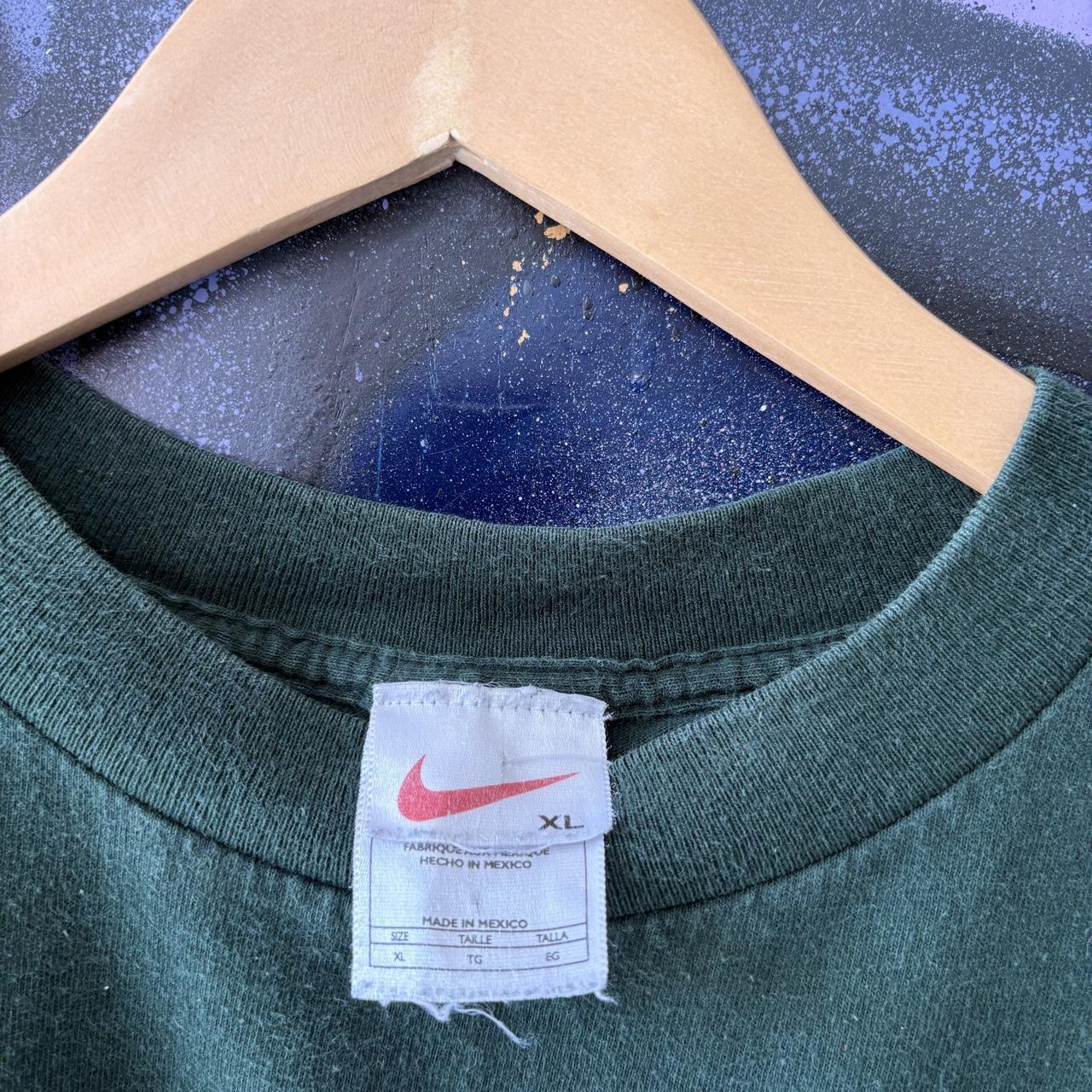 Vintage Nike T shirt Mens XL Dark Green Small Solo Swoosh Embroidered Logo Skate Surf Tee Top 90s Y2K 00s