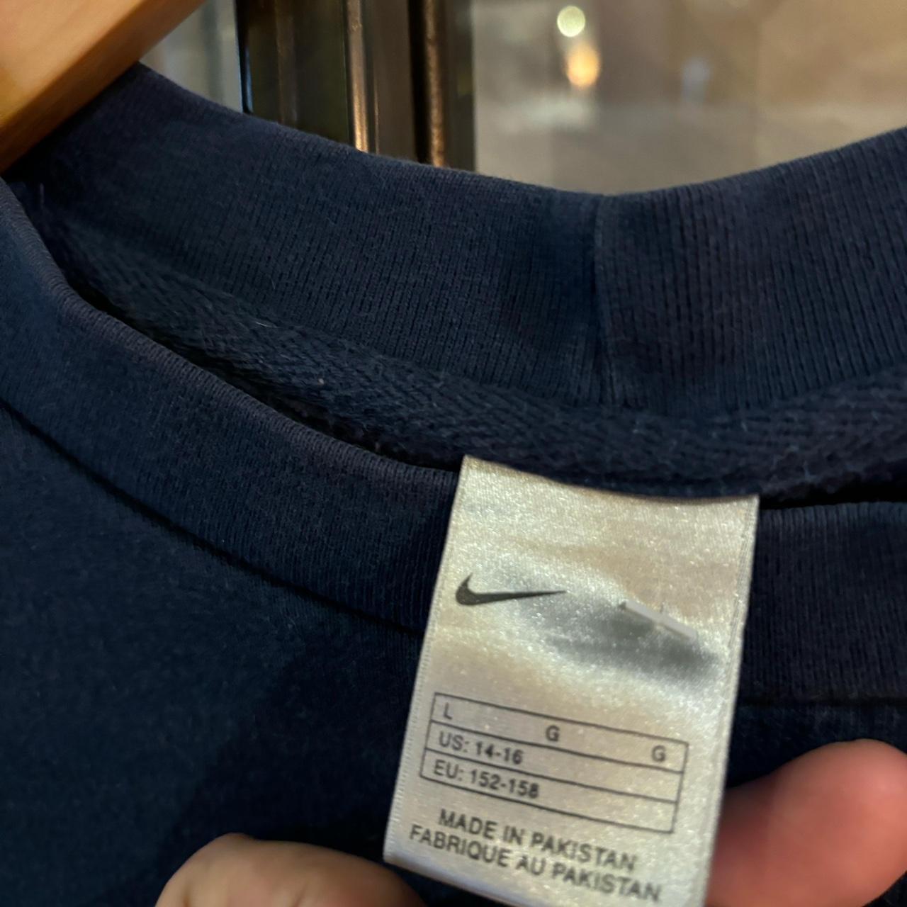Vintage Retro Essential Navy Nike Crewneck Jumper Sweatshirt with  embroidered arm logo and chest print  #90s #sportswear #usa #y2k #nike
