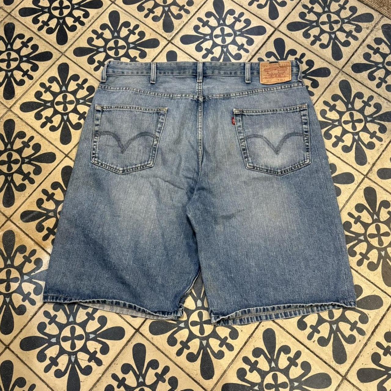 JRT142 - Vintage Retro Essential Levi’s 569 Blue Wash Denim Shorts Jorts with detailed patch Logo carpenter workwear #levis569 #90s #jorts #skater #levis