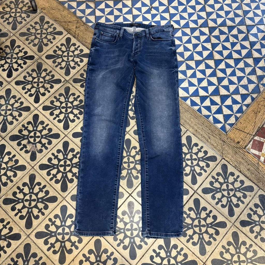 TRW429F - Vintage retro essential Guess Bkue Wash Denim Slim Tapered Sonny Jeans Trousers pants #denim #denimjeans #guess #y2k