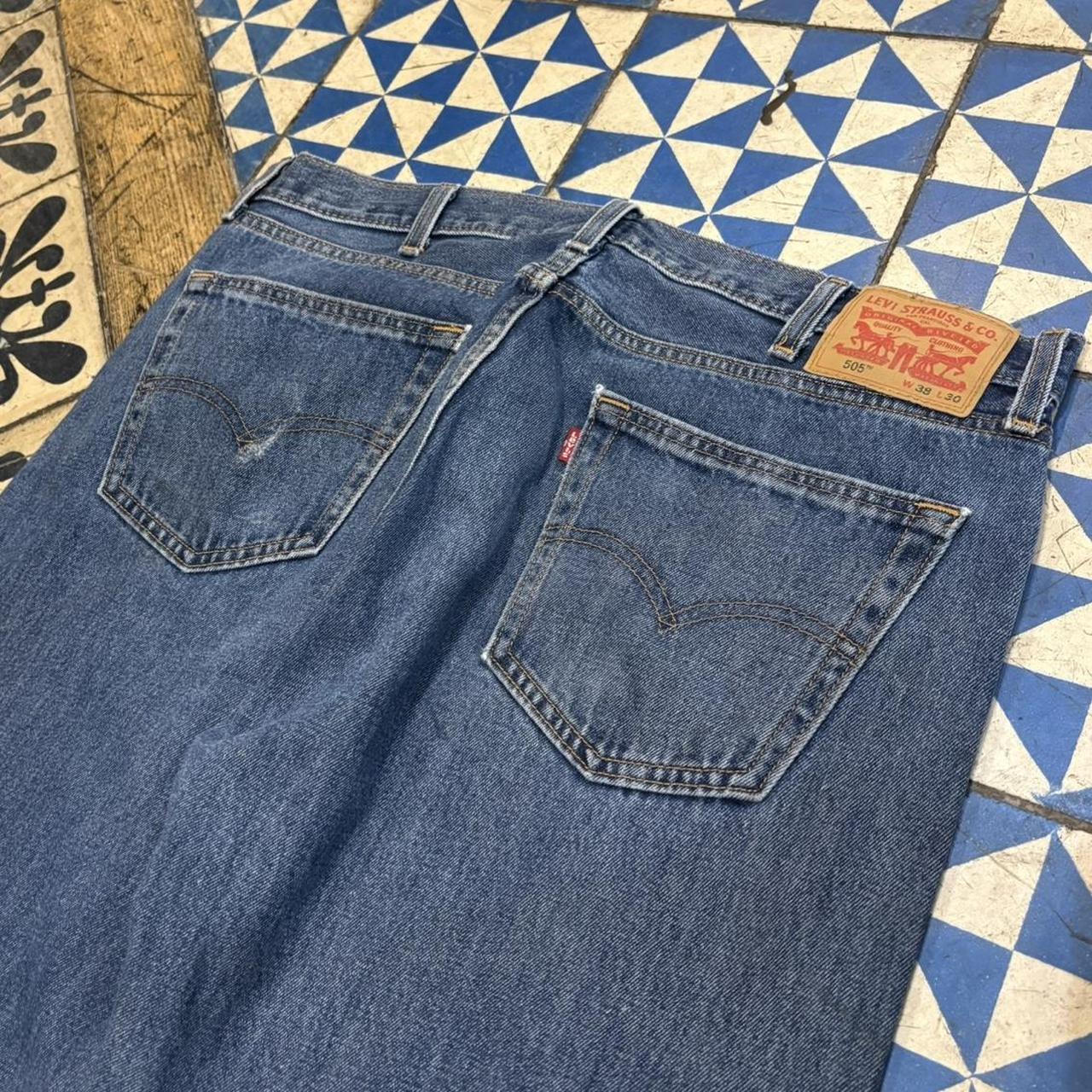 TRW530P - Vintage retro essential Levi’s 505 Blue Wash Denim Jeans Trousers pants #denim #straightleg #levis #levis505 #jeans