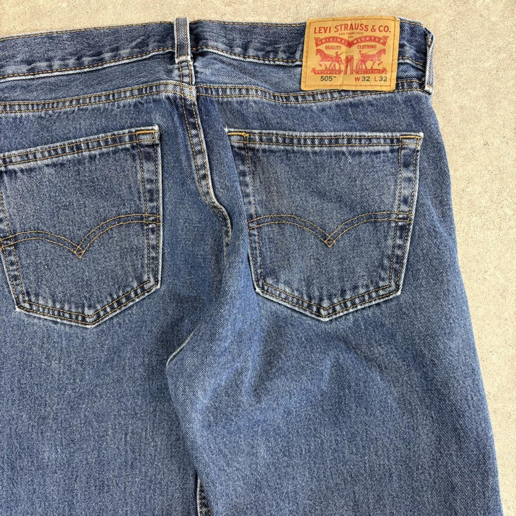 Vintage Levi’s 505 Jeans 32x32 Denim Dark Blue Wash Straight Leg Trousers Cowboy Western USA