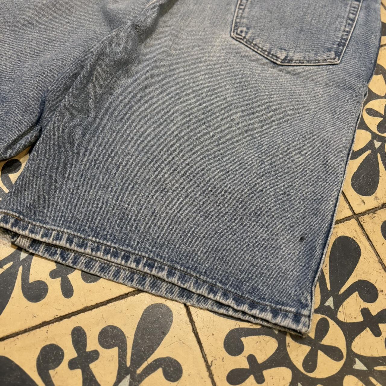 JRT452P - American Vintage Retro Essential Wrangler Light Blue Wash Denim Shorts Jorts with detailed patch Logo hip hop baggy wide leg 90s 00s y2k grunge streetwear style workwear #hiphop #90s #jorts #skater #wrangler