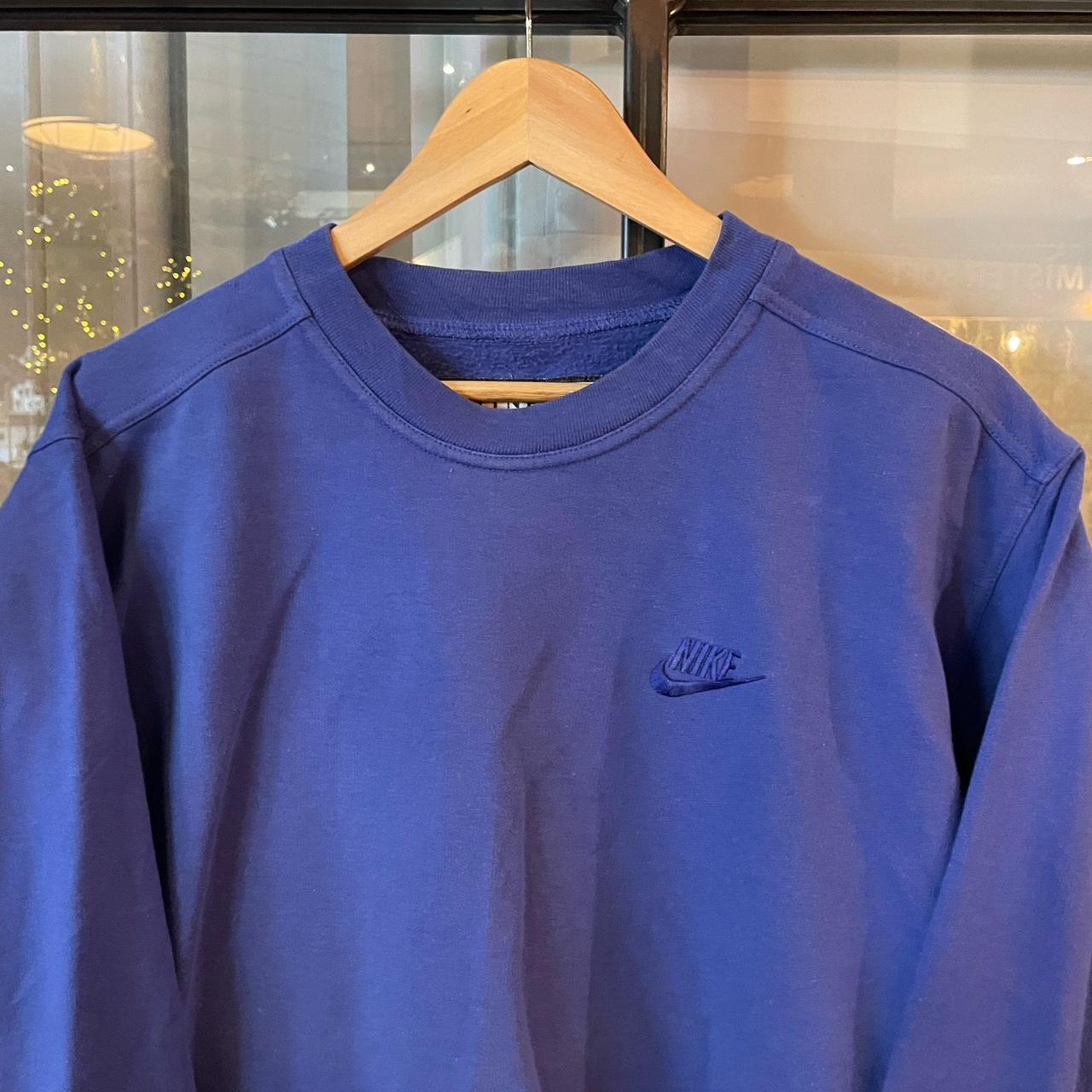 0325A33P - Vintage Retro Essential Purple Nike Crewneck Jumper Sweatshirt with embroidered chest logo #90s #sportswear #essential #y2k #nike